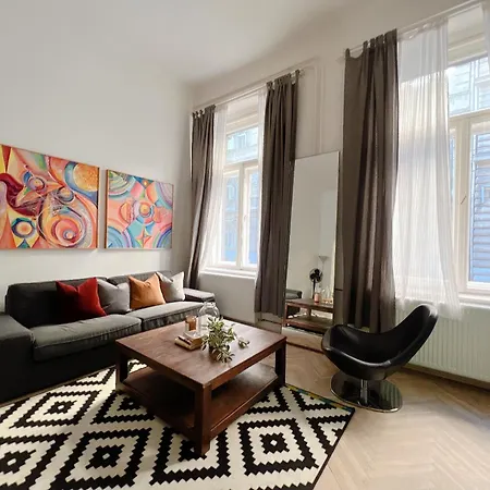 Experience Funky Stylish In The Heart Of Downtown بودابست