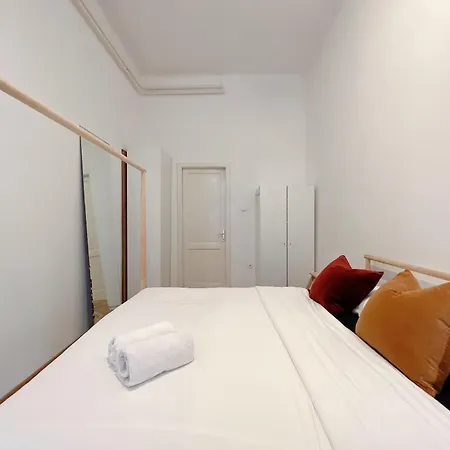 Experience Funky Stylish In The Heart Of Downtown Apartment Budapest