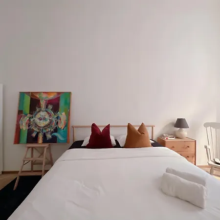 Experience Funky Stylish In The Heart Of Downtown شقة